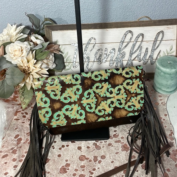 NWT cowhide and leather crossbody bag by jewlery junkie - Picture 4 of 7